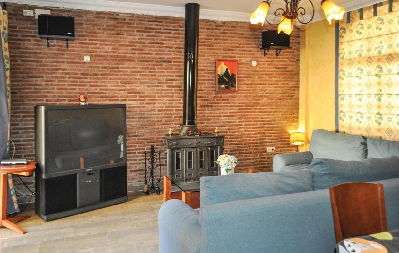Cozy Home In Olivares With Outdoor Swimming Pool Exterior foto